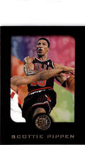 1995-96 SkyBox E-XL #12 Scottie Pippen